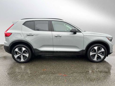 Used 2025 Volvo XC40 B5 Plus w/ Protection Package Premier image 2