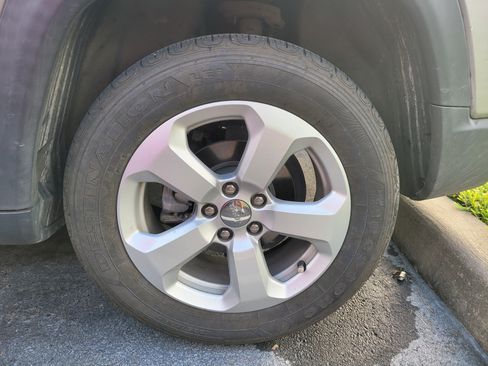Used 2018 Jeep Compass Latitude w/ Popular Equipment Group FWD image 7