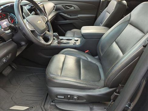 Used 2020 Chevrolet Traverse Premier w/ LPO, Blackout Package FWD image 16