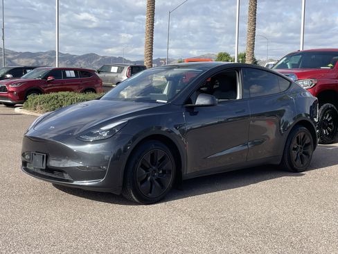 Used 2025 Tesla Model Y Long Range image 7