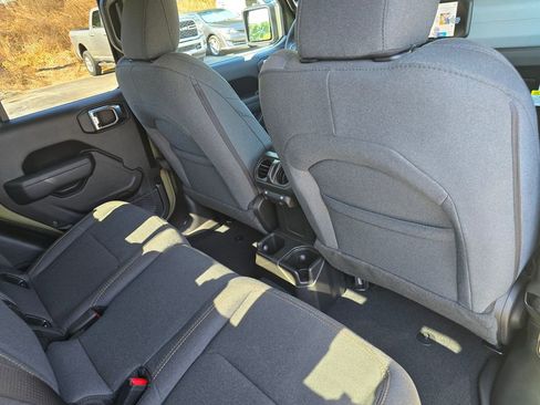 New 2025 Jeep Gladiator Willys image 25