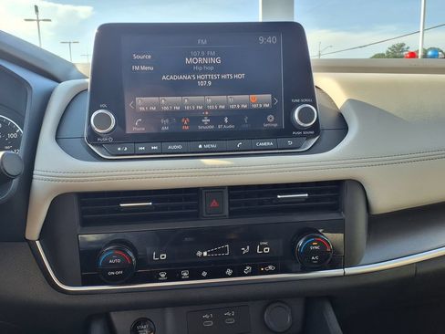 Used 2025 Nissan Rogue SV FWD image 27
