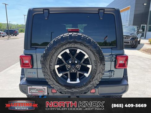 Used 2025 Jeep Wrangler Unlimited Rubicon 4xe w/ Safety Group AWD/4WD image 17