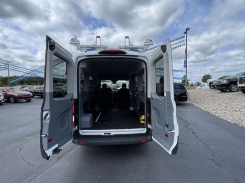 Used 2018 Ford Transit 150 XLT image 5