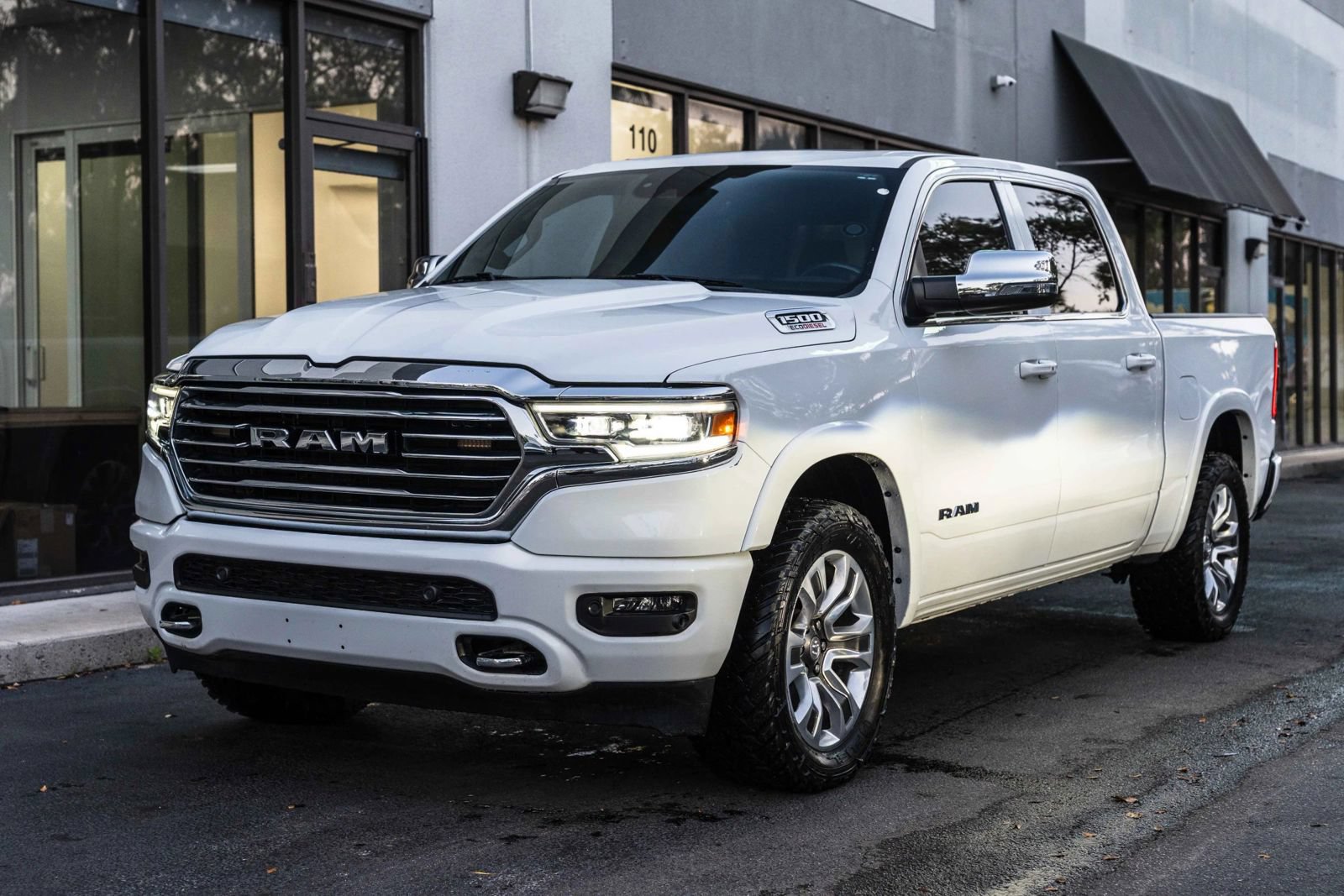 Used 2023 RAM 1500 Limited w/ Body Color Bumper Group AWD/4WD image 5