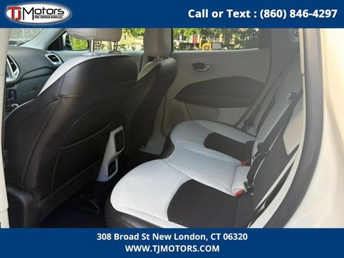 Used 2020 Jeep Compass Latitude w/ Popular Equipment Group image 11