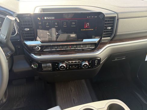 New 2026 GMC Sierra 1500 SLE image 27