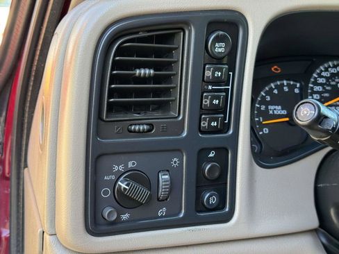Used 2006 Chevrolet Silverado 1500 LT w/ Onstar Plus Package AWD/4WD image 9
