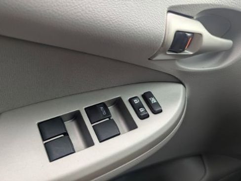 Used 2012 Toyota Corolla LE image 30