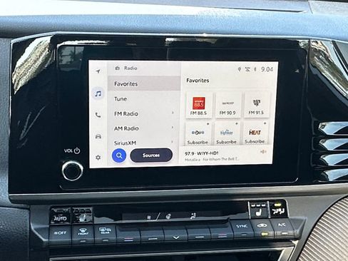 Used 2025 Toyota Camry SE w/ Convenience Package image 14