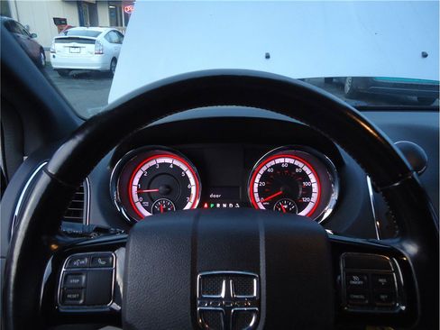 Used 2019 Dodge Grand Caravan SXT image 29