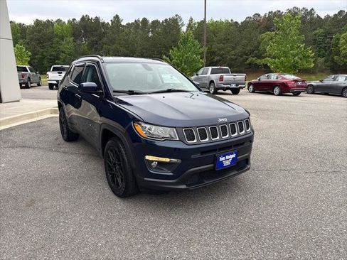 Used 2019 Jeep Compass Latitude AWD/4WD image 3