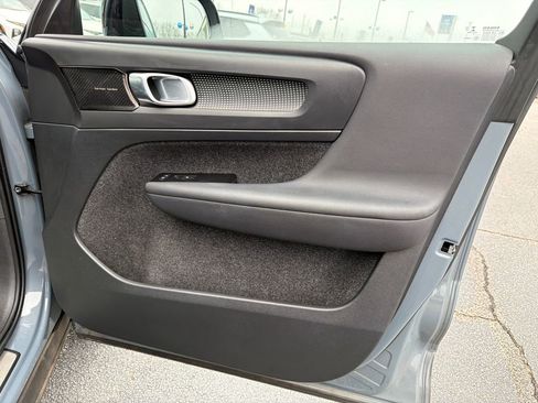 Used 2022 Volvo XC40 T5 R-Design w/ Advanced Package image 14