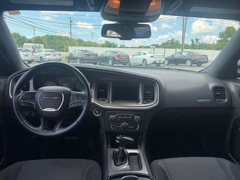 Used 2019 Dodge Charger SXT w/ Blacktop Package image 7