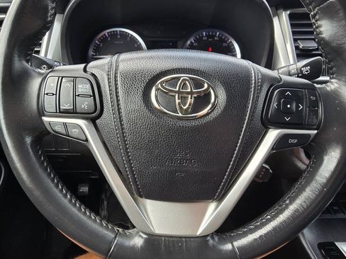 Used 2014 Toyota Highlander Plus FWD image 15