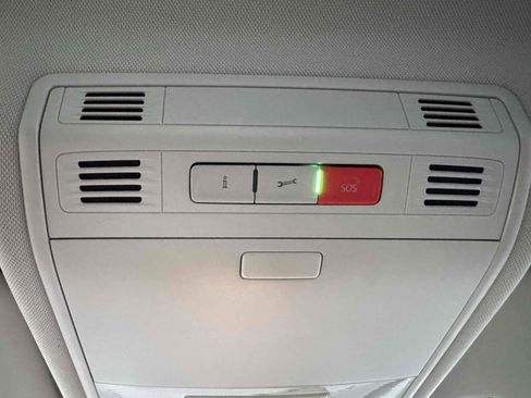 Used 2017 Volkswagen e-Golf SEL Premium w/ Driver Assistance Package image 28