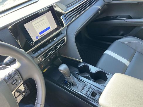 Used 2025 Toyota Camry SE image 24