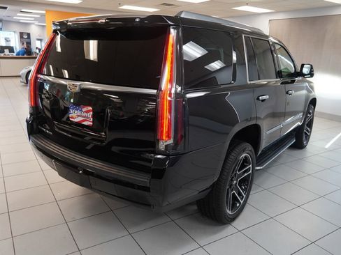 Used 2019 Cadillac Escalade Luxury AWD/4WD image 16