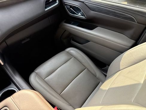Used 2021 GMC Yukon XL SLT w/ SLT Luxury Package AWD/4WD image 12