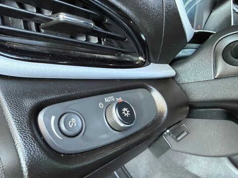 Used 2017 Chevrolet Volt LT w/ Comfort Package FWD image 39