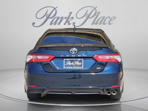 Used 2020 Toyota Camry SE w/ Convenience Package FWD image 4