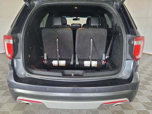 Used 2017 Ford Explorer XLT w/ Equipment Group 202A FWD image 29