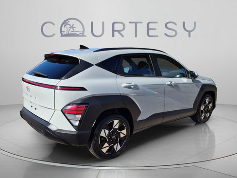 Used 2025 Hyundai Kona SEL FWD image 5