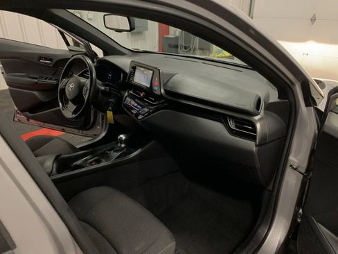 Used 2018 Toyota C-HR XLE image 46