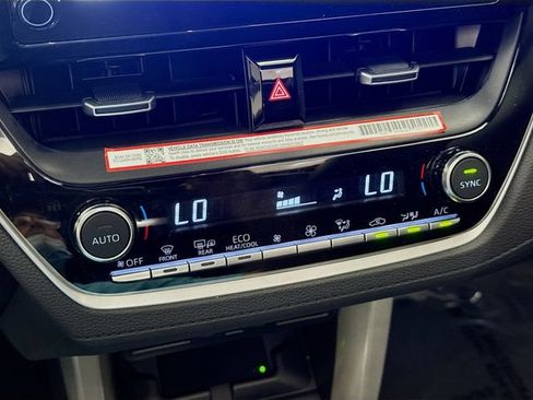 Used 2025 Toyota Corolla Cross XLE w/ Convenience Package FWD image 16