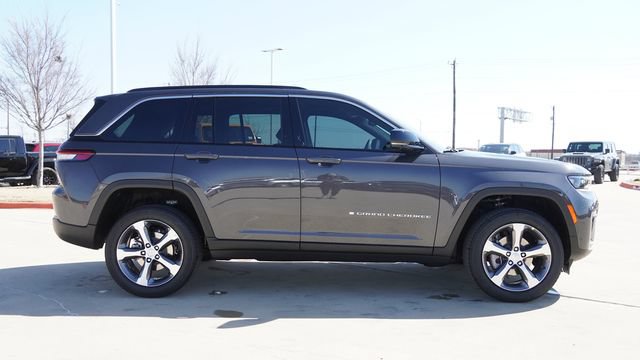 New 2026 Jeep Grand Cherokee Limited w/ Luxury Tech Group II RWD image 11