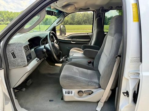 Used 2003 Ford F550 2WD Crew Cab Super Duty image 10