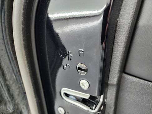 Used 2023 Jeep Grand Cherokee Limited w/ Black Appearance Package image 40