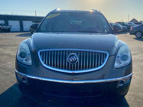Used 2010 Buick Enclave CXL image 2