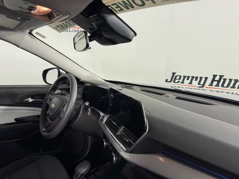 Used 2025 Chevrolet Trax LT image 30