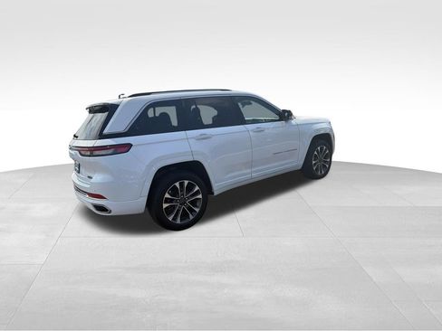 Used 2023 Jeep Grand Cherokee Overland AWD/4WD image 12