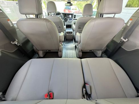 Used 2020 Toyota Sienna XLE w/ XLE Navigation Package AWD/4WD image 13