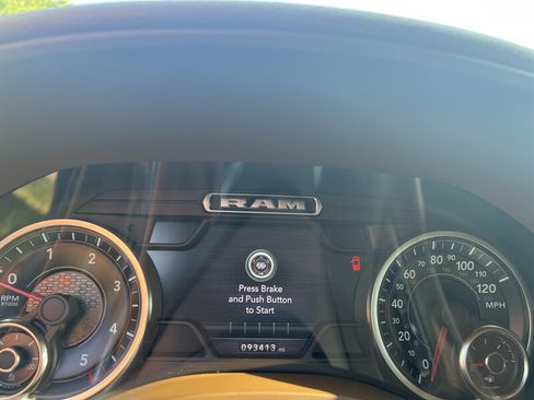 Used 2020 RAM 1500 Laramie AWD/4WD image 18