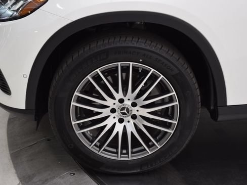 Used 2024 Mercedes-Benz GLC 300 image 12
