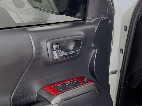 Used 2019 Toyota Tacoma TRD Sport image 17