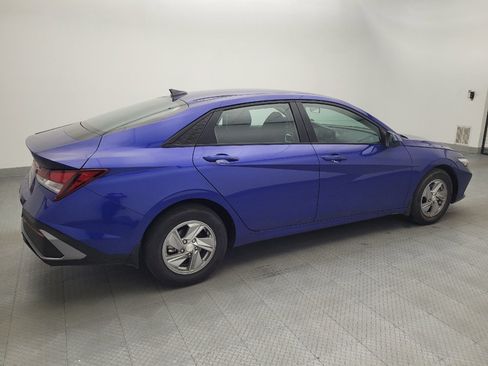 Used 2025 Hyundai Elantra SE FWD image 3
