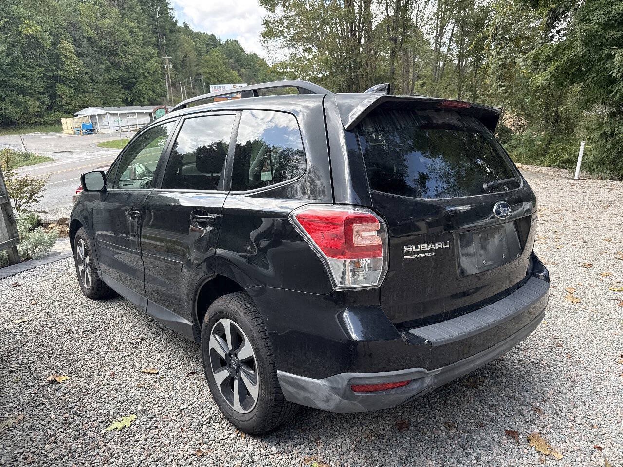Used 2017 Subaru Forester 2.5i Premium w/ Popular Package #2A AWD/4WD image 4