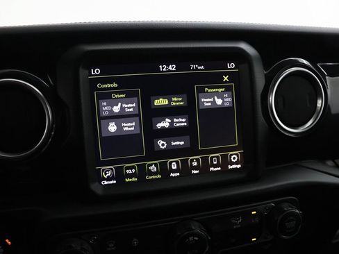 Used 2022 Jeep Wrangler Unlimited Sahara AWD/4WD image 25