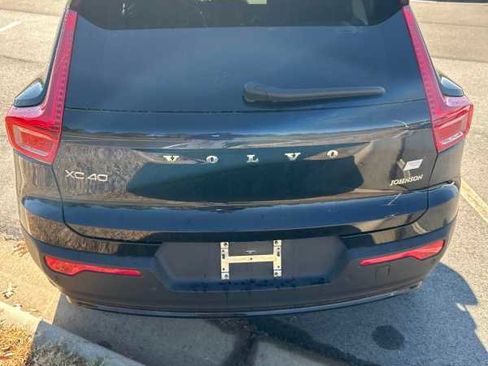 Used 2023 Volvo XC40 Recharge Plus image 8
