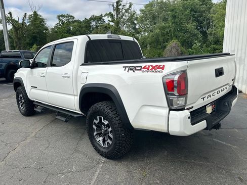 Used 2020 Toyota Tacoma TRD Off-Road w/ TRD Premium Off Road Package AWD/4WD image 8