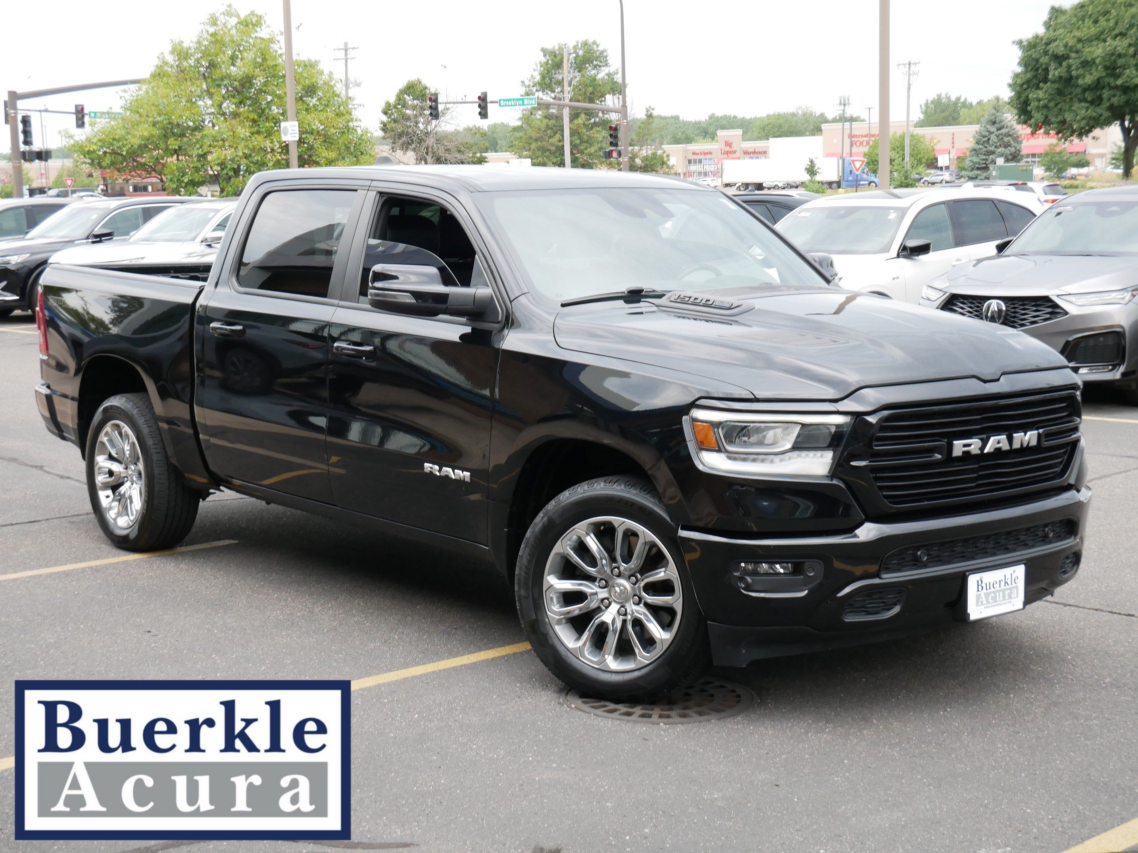 Used 2023 RAM 1500 Laramie AWD/4WD image 1