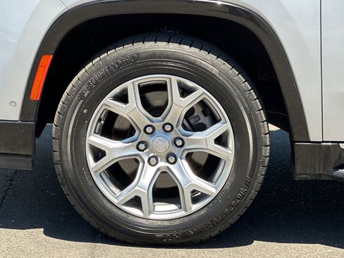 Certified 2022 Jeep Wagoneer Series II AWD/4WD image 27
