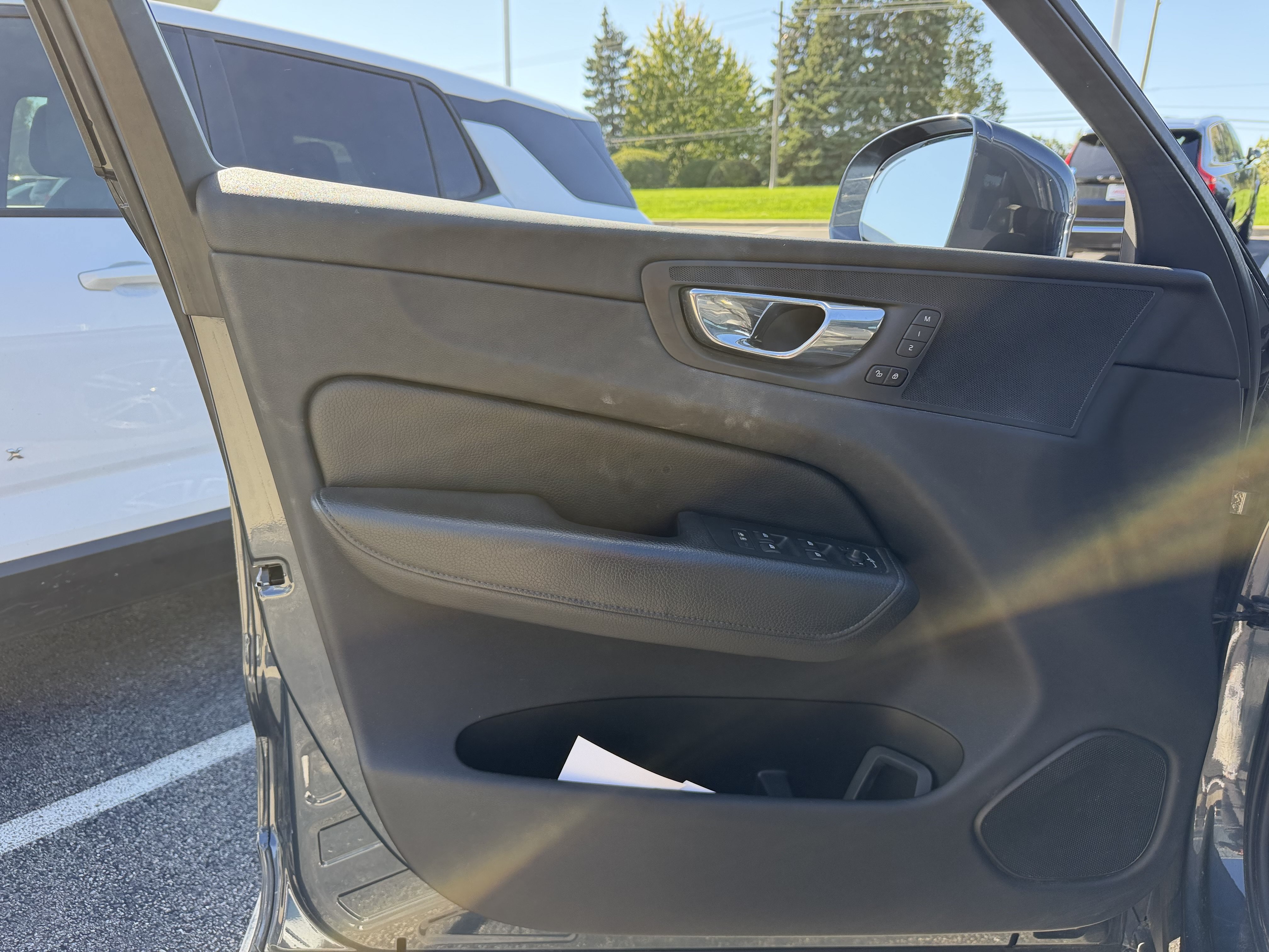 Used 2018 Volvo XC60 T6 Momentum w/ Convenience Package AWD/4WD image 7
