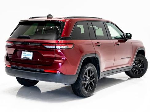 Used 2024 Jeep Grand Cherokee Altitude AWD/4WD image 33