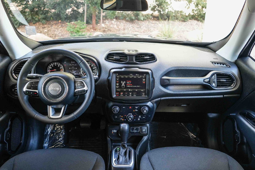 Used 2023 Jeep Renegade Altitude AWD/4WD image 13