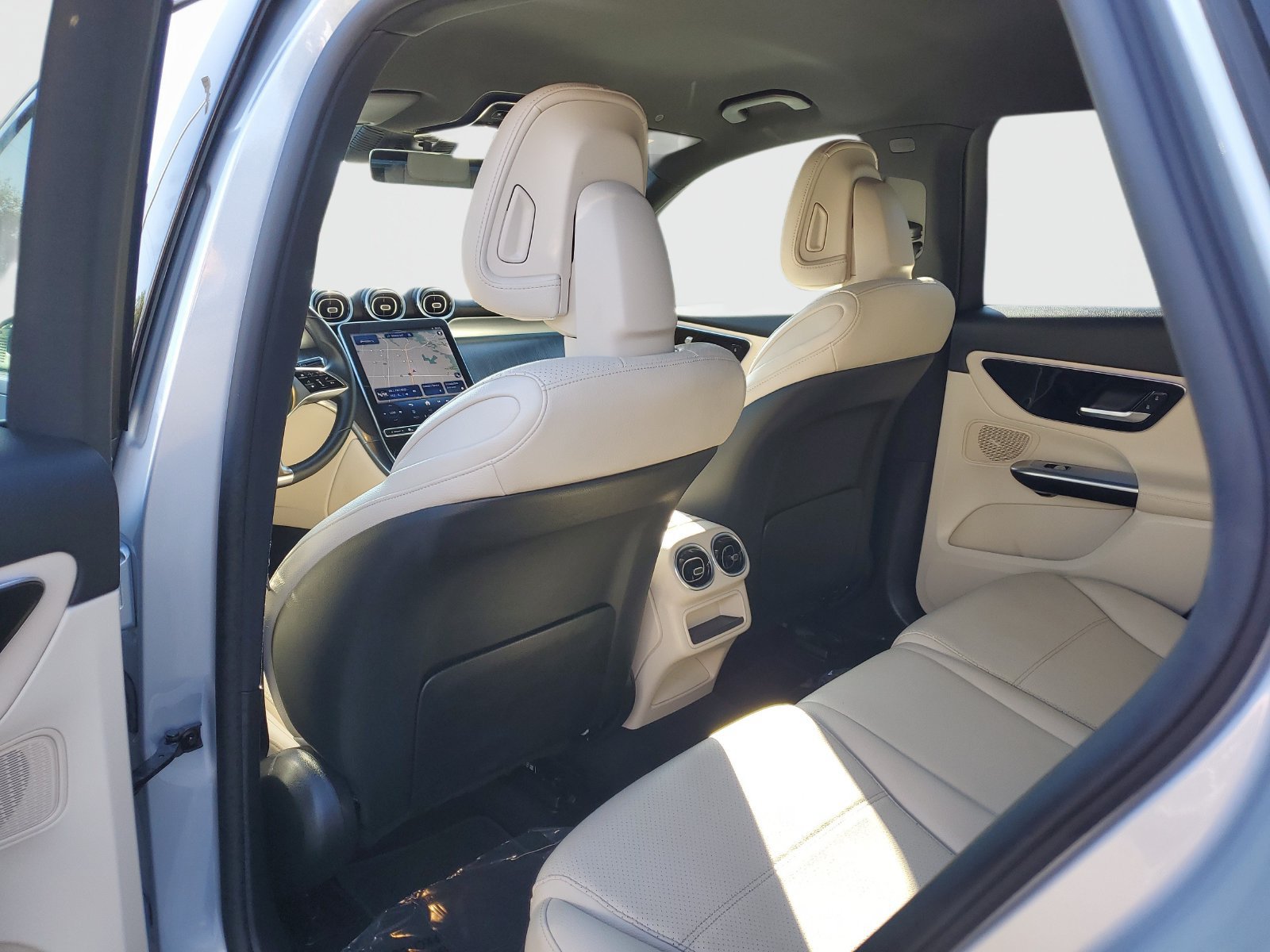 Used 2025 Mercedes-Benz GLC 350e 4MATIC image 15